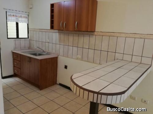 Cómodo y seguro apartamento detrás del Hospital de Heredia