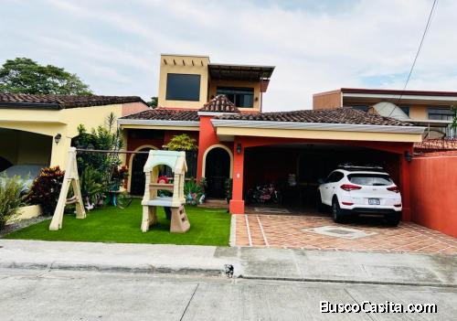 Vendo Hermosa y Espaciosa Casa en Residencial Privado!!