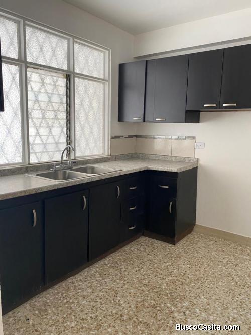 Alquilo Apartamento de 150m2 en Sabana Norte