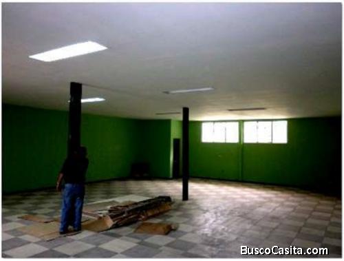 Se Venden 2 Locales Comerciales Grandes En La Uruca Sj