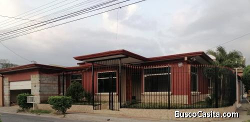 Bella Casa esquinera  en el  Coyol de Alajuela 