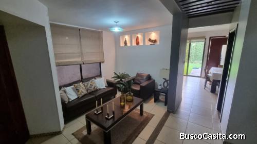Venta de linda casa con amplio patio en el centro de Alajuela