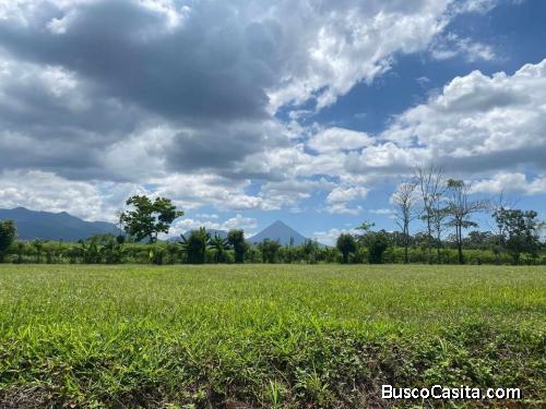 SE VENDEN EN PREVENTA 2 BELLOS LOTES EN LA FORTUNA.