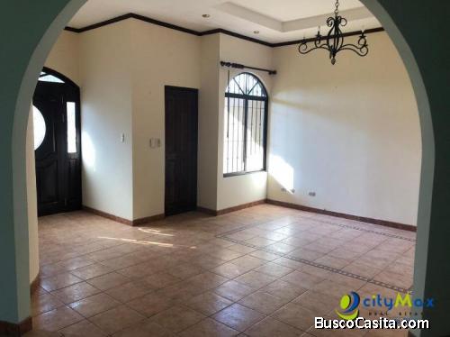 En Venta Amplia Casa En La Zona De Pozos De Santa Ana!; Idi: 104714