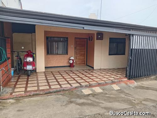 Se vende casa en Cartago, Oreamuno Barrio El Bosque.