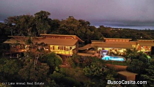 3,70 Acre Modern Bali-Style Home with Pool In Nuevo Arenal