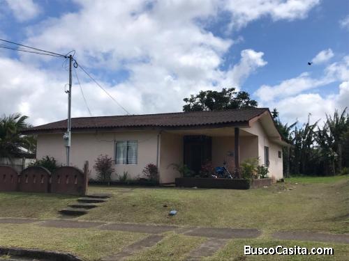 3 BD 1 BA Tico House on a Perfectly Flat, 889 m2 Lot in Downtown Tronadora