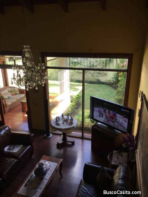 Casa en venta, precio de oportunidad, uso mixto en Curridabat - Precio inigualable!