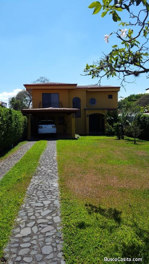 Vendo casa en Ciruelas de Alajuela recién remodelada $280,000