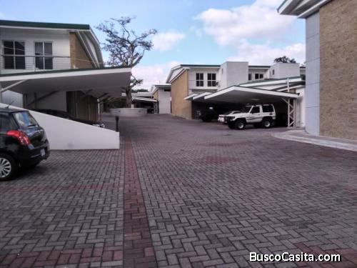 CITYMAX Renta lujosa casa en Condominio Bello Horizonte Escazú