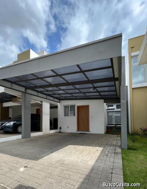 Se vende casa en condominio Quarzo