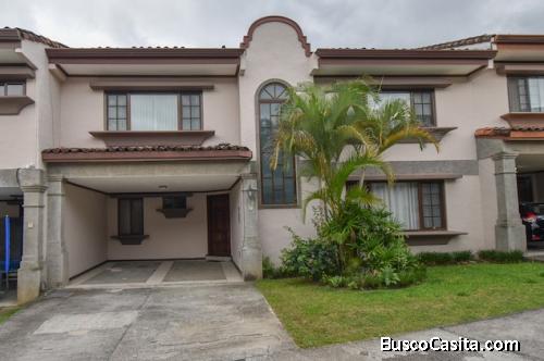 SE VENDE - Casa colonial ELEGANTE y AMPLIA dentro de condominio boutique en residencial SÚPER SEGURO