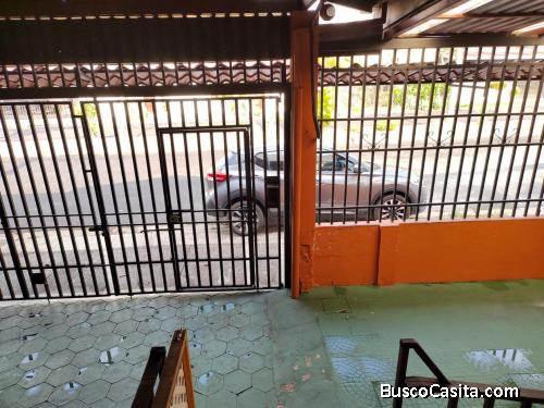 SE VENDE CASA GRANDE EN SAN FRANCISCO DE 2 RÍOS, SAN JOSÉ.