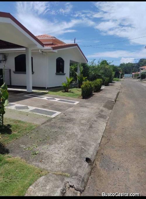 BELLO Y EXCLUSIVO LOTE EN ESTERILLOS OESTE, PARRITA, PUNTARENAS.