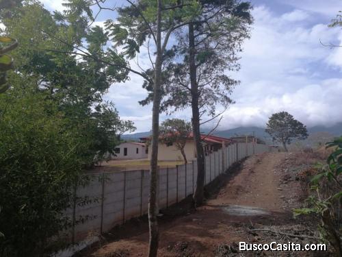 SE VENDE BELLA PROPIEDAD EN SANTO DOMINGO, HEREDIA.