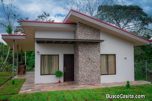 BELLA CASA EN LOS ÁNGELES DE LA FORTUNA DE SAN CARLOS.