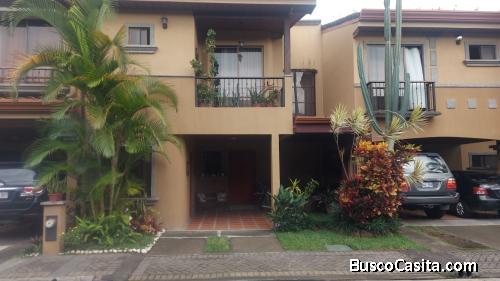 VENTA HERMOSA CASA EN CONDOMINIO