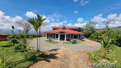 BEAUTIFUL HOUSE FOR SALE, WITH AMAZING VIEWS, 4 BDRM IN THE HEART OF SANTA ELENA