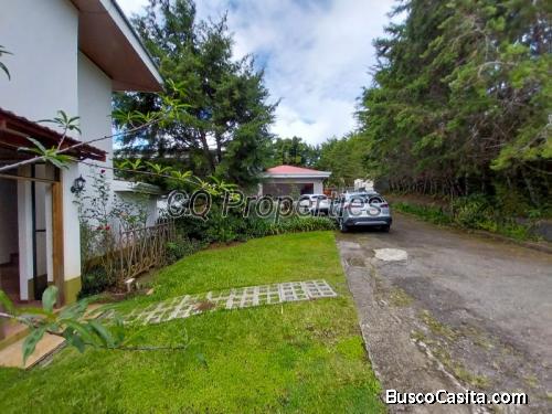 Amplia propiedad con 2 casas, San Isidro de Heredia, 2,800 mtrs2