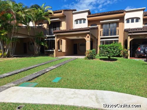 Venta Casa de 2 plantas en Condominio Escazu 3 Hab 2.5 Baños