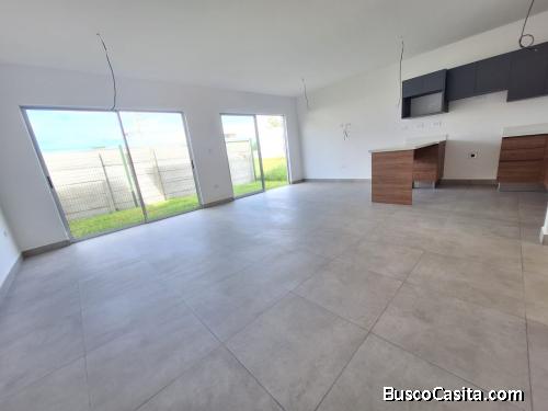 VENTA DE CASA NUEVA EN CONDOMINIO HEREDIA 3 HAB 2.5 BAÑOS