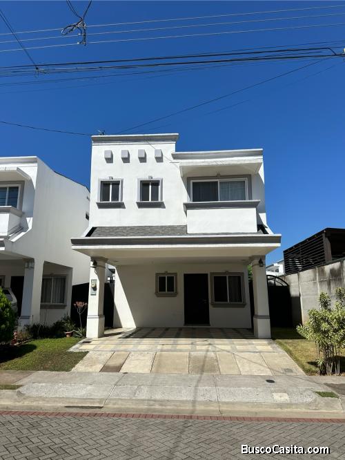 Se alquila casa en Condominio Natura Viva