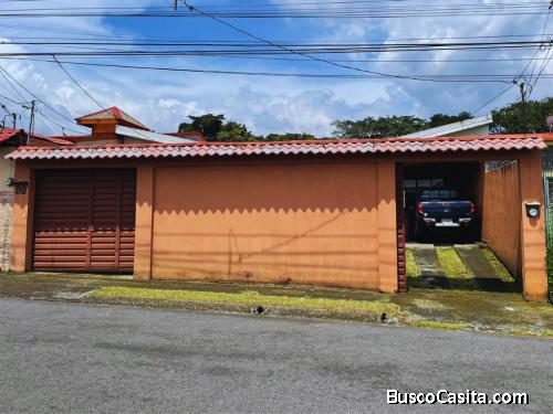 Propiedad con dos apartamentos en venta en Residencial Los Adobes, Alajuela