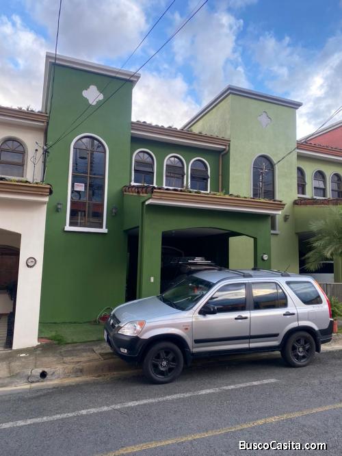 SE VENDE BELLA CASA EN ALAJUELITA, SAN JOSÉ. 