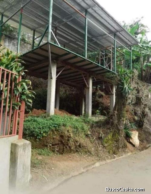 SE VENDE BELLO LOTE CON ESTRUCTURA EN ALAJUELA. 