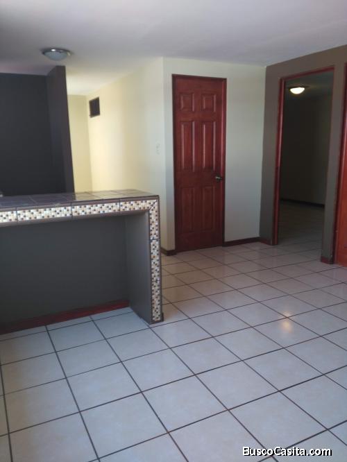 SE ALQUILA APARTAMENTO CENTRICO Y SEGUROI