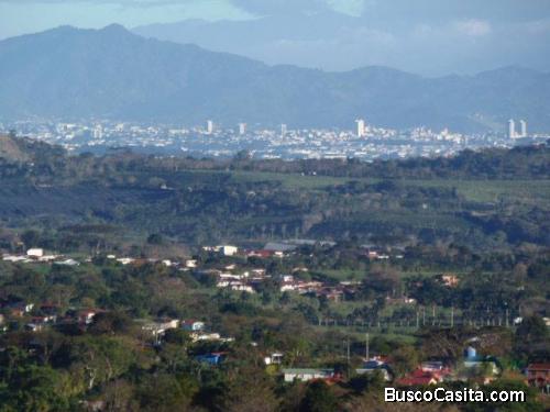 Finca (14000 meters), 3 Casas, 2 cuartos alquilar, vistas Valle Central Un Gran Oportunidad