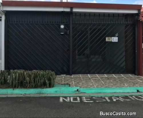 Venta de linda casa con excelente ubicacion en Goicochea calle blanco en Residencial muy seguro 