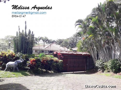 OPORTUNIDAD- SE VENDE - Casa AMPLIA y ESQUINERA dentro de residencial SÚPER SEGURO – Cariari, Heredi