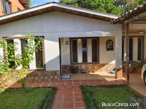 BELLÍSIMA CASA EN ZARAGOZA DE PALMARES. 