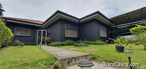 Casa conteporanea a la venta en Cascajal. Coranado