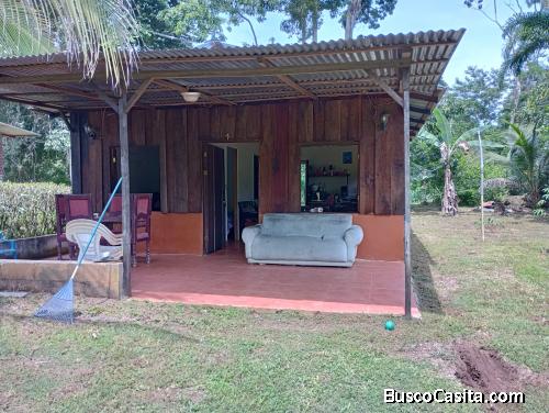 BELLA PROPIEDAD Y CASA RÚSTICA EN VALLE AZUL. 