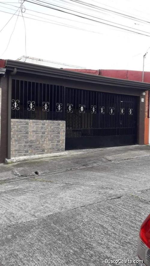 BELLA CASA EN SAN RAFAEL ARRIBA DE DESAMPARADOS. 