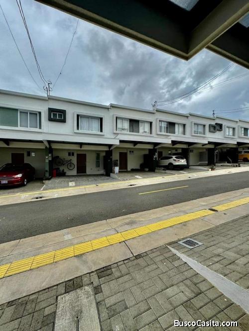 SE VENDE BELLÍSIMA CASA EN SAN PABLO DE HEREDIA. 
