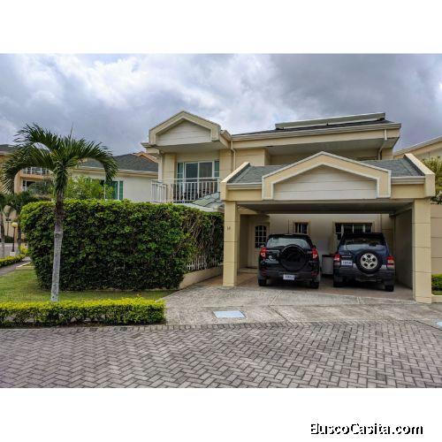 ALQUILER DE CASA AMUEBLADA, ESCAZÚ, GUACHIPELIN, CONDOMINIO VILLA SOLE  Precio: $3.800 Lote: 250 m2 