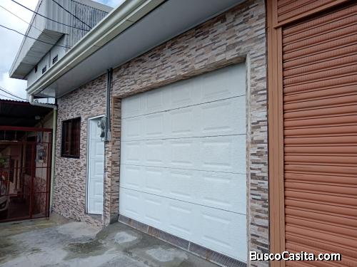 SE VENDE BELLA CASA EN CINCO ESQUINAS DE TIBÁS. 