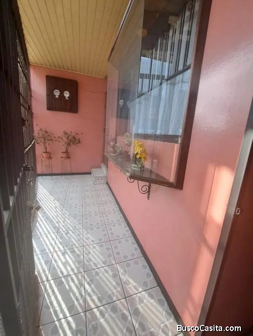 SE VENDE CASA  DE DOS PLANTAS