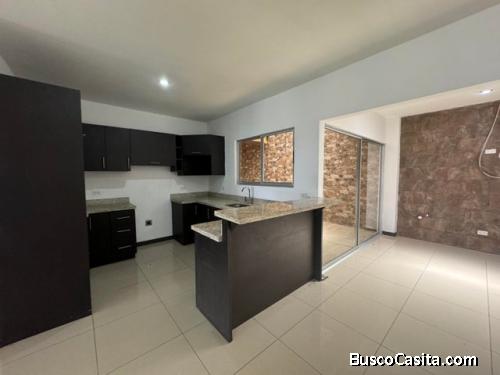 VENTA de bella casa recien remodelada en San Isidro Alajuela25-291
