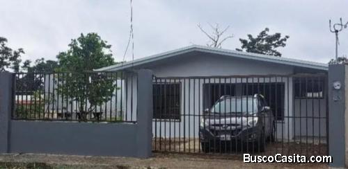 SE VENDE BELLA CASA EN GUÁPILES. 