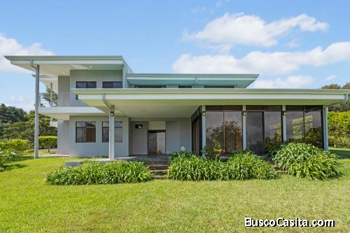 Hermosa casa co vistas espectaculares, San Rafael de Heredia 1,997mtrs2