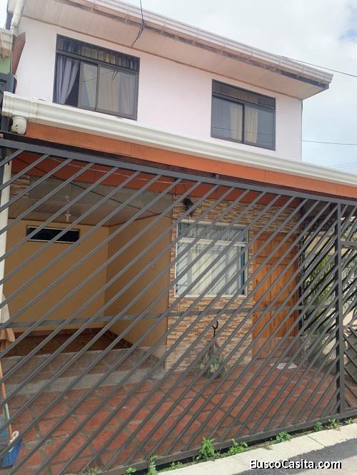 SE VENDE BELLA PROPIEDAD CON 2 CASAS EN CORONADO. 