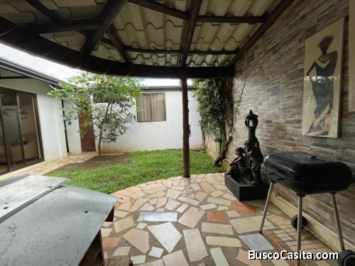 Venta casa con amplios espacios y cerca de todo Heredia,MLS #25-268 Price: $229.400 125 millones