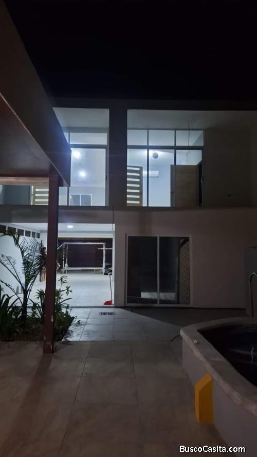 SE VENDE BELLA CASA DE PLAYA EN PUNTARENAS. 