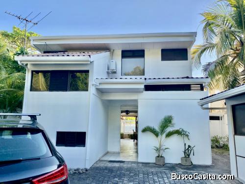 VENTA DE CASA EN PLAYA TIVIVES 