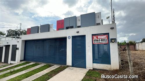 Venta de casa MODERNA independiente con AMPLIO terreno, Desamparados, Alajuela.