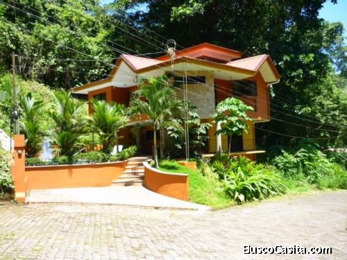 SE VENDE BELLA RESIDENCIA EN GARABITO, PUNTARENAS. 